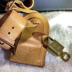 Louis Vuitton luggage tag and loop vachetta leather + LV lock # 310